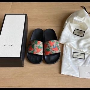 GG Gucci Strawberry Slide Sandal (size 38)